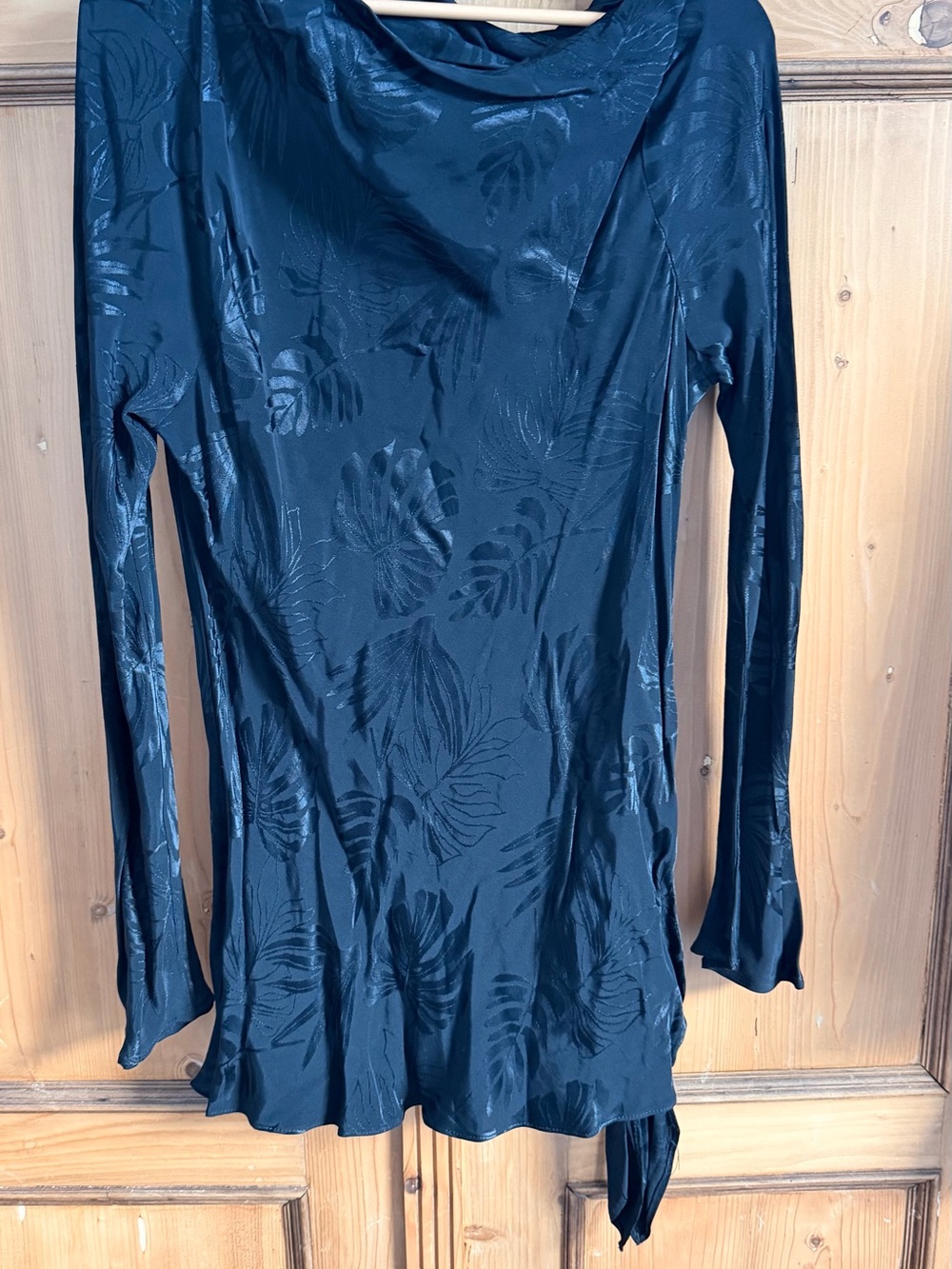 NWOT Topshop Black Long Sleeve Jacquard Leaf Top